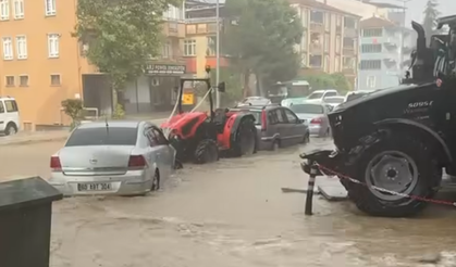 Erbaa’da Ani Bastıran Sağanak Ve Fırtına Hayatı Felç Etti