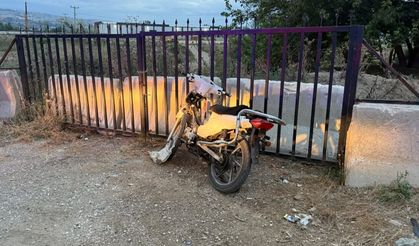 Erbaa'da Otomobille Çarpışan Motosiklet Sürücüsü Kaçarken Kaza Yaptı