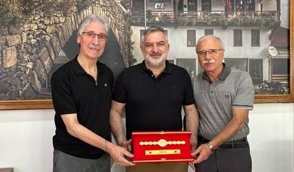 Niksar’da Ata Sporuna Destek Veren İş İnsanlarına Plaket Takdim Edildi