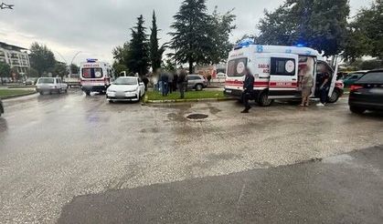 Erbaa’da Stadyum Kavşağında İki Otomobil Çarpıştı: 3 Yaralı