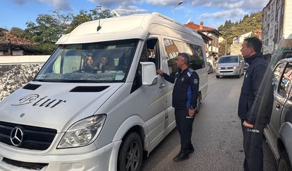 Niksar `da Zabıta Ekiplerinden S Plakalı Servis Araçlarına Denetim