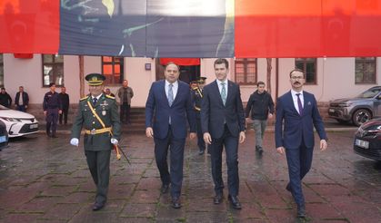 Erbaa’da 29 Ekim Coşkusu Çelenk Sunma Töreniyle Başladı
