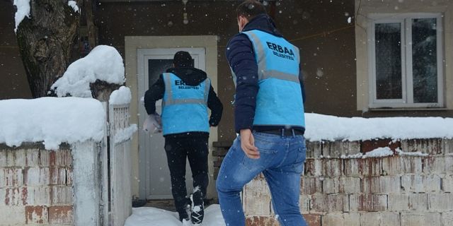 ERBAA BELEDİYESİ YAŞLI VE MUHTAÇLARA SICAK YEMEK ULAŞTIRIYOR