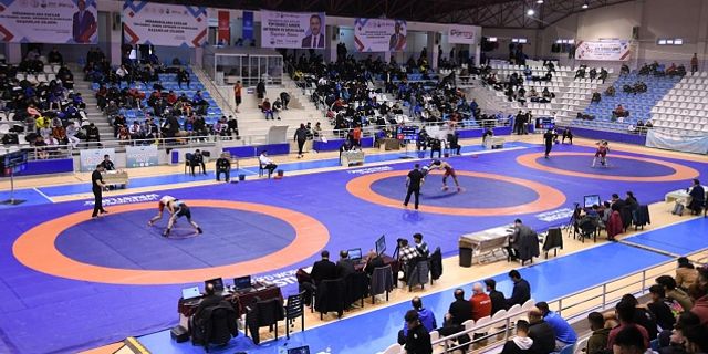 TÜRKİYE GÜREŞ FEDERASYONU TARAFINDAN ORGANİZE EDİLEN U20 SERBEST GÜREŞ TÜRKİYE ŞAMPİYONASI TOKAT’TA BAŞLADI
