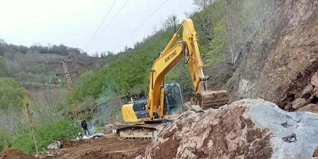 Kasaba Ve Köy Yolları Heyelan Nedeniyle Çöktü