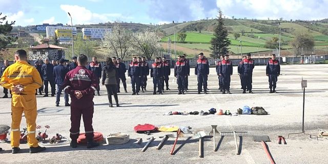 Orman Yangınlarıyla Mücadele Eğitimi Erbaa Jandarma Komutanlığında Düzenlendi