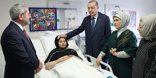 Cumhurbaşkanı Erdoğan, Aleyna'yı Hastanede Ziyaret Etti