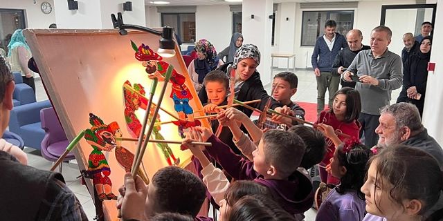 Tokat’ta Depremzede Çocuklar Hacivat-Karagöz Oyunu İle Eğlenceli Anlar Yaşadı