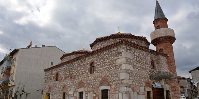 Duvarından Roma Dönemine Ait Taşlar Çıkan 548 Yıllık Cami İbadete Açıldı