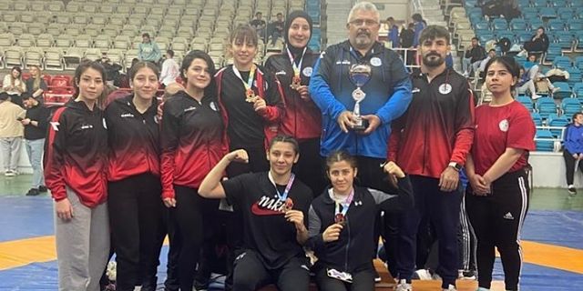 Togü Kadın Güreş Takımı Türkiye Şampiyonu
