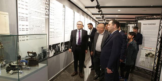 '1980'ler Kimlik Bunalımı' Sergisi Ankara'da Açıldı