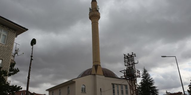 Cami Minaresinde Ki Baz İstasyonları Dikkat Çekiyor