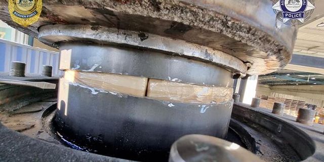 Makinenin İçine Gizlenmiş 300 Kilodan Fazla Uyuşturucu Madde Ele Geçirildi