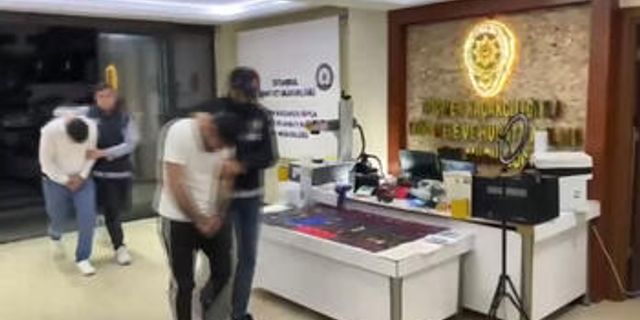 İstanbul'da Sahte Pasaport Düzenleyen Yabancı Uyruklu 3 Kişi Yakalandı