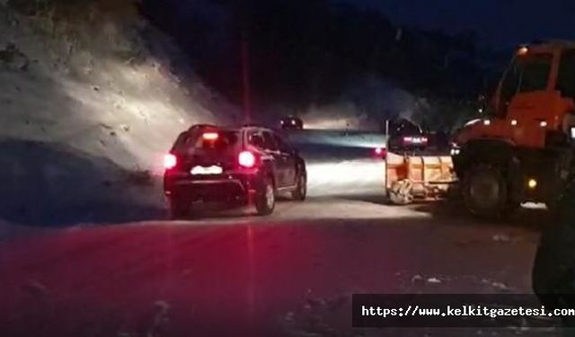 Tokat'ta, yayla yolunda kar nedeniyle mahsur kalan araçlar kurtarıldı
