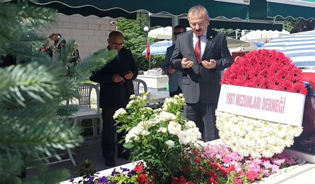 Ak Parti Tokat Milletvekili Yusuf Beyazıt, Yeğeni Şehit Aydoğan Paşa'yı Kabrinde Andı