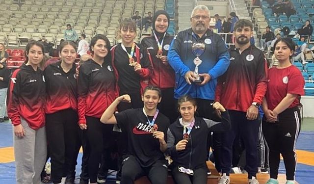 Togü Kadın Güreş Takımı Türkiye Şampiyonu