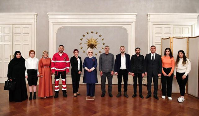 Emine Erdoğan, Depremzedeler ve Gönüllülerle İftarda Buluştu