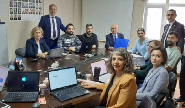Partiler Tokat'ta Sonuçları Takip Ediyor