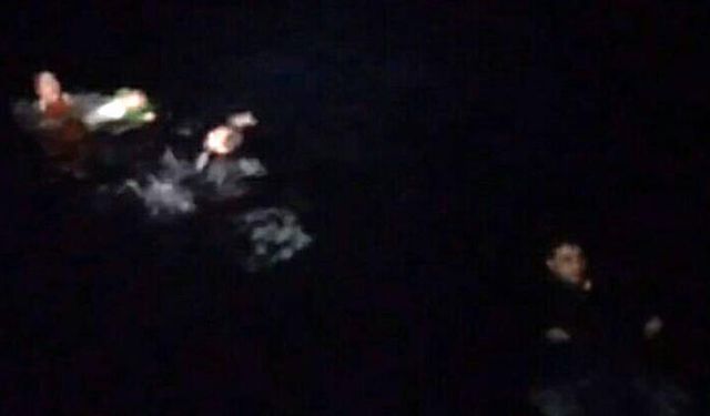 Yunanistan'ın Geri İttiği Tekne Battı; 1 Göçmen Öldü, 6 Kişi Kurtarıldı, 1'i Bebek 2 Kişi Aranıyor