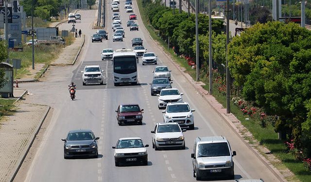 Bayram tatilinde Afyonkarahisar'dan 1 milyon 100 bin araç geçti