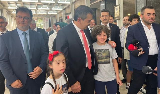Bakan Tekin: Hedefimiz, milli birliğe sahip çıkacak bir kuşak