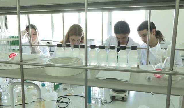 Üniversite Öğrencilerinden Anti Bakteriyel Yara Bandı