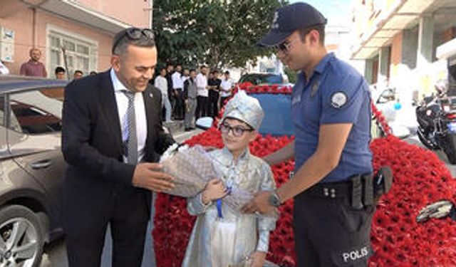 Minik Hamza'ya Sünnet Düğününde Polisten Sürpriz