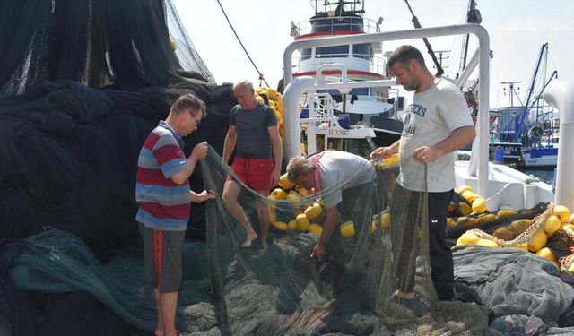 İzmir’de Balıkçıların Son Hazırlığı