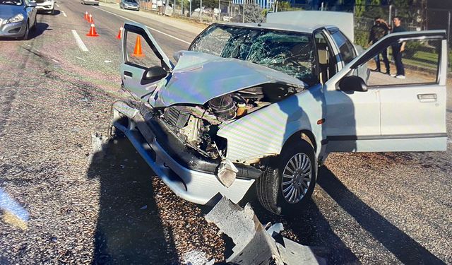 Zile’de İki Otomobil Çarpıştı : 1 Ölü, 3 Yaralı