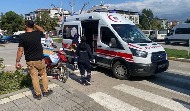 Erbaa’da Motosiklet Hafif Ticari Araca Çarptı: 1 Yaralı