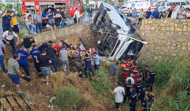 Bodrum'da Minibüs Kazası; 23 İşçi Yaralı