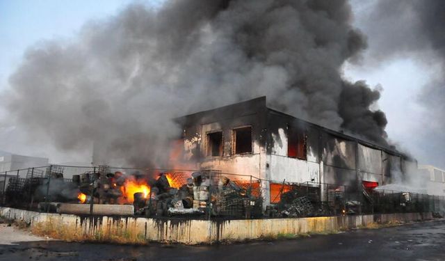 Manisa'da Çıkan Yangın 3,5 Saatte Kontrol Altına Alındı
