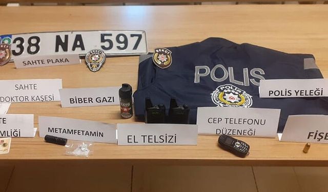 Sahte Polis Yeleğiyle Gezerken Bekçilere Yakalandılar; 3 Gözaltı