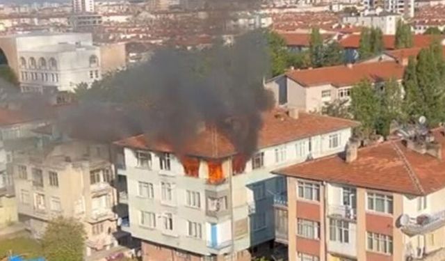 Kayseri'de 3 Katlı Binada Yangın Meydana Geldi