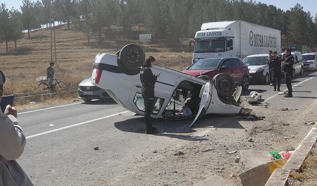 Düğün Konvoyunda Kaza : 1’i Ağır 5 Yaralı