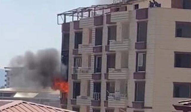 Gaziantep’te Ağır Hasarlı Binada Yangın Çıktı