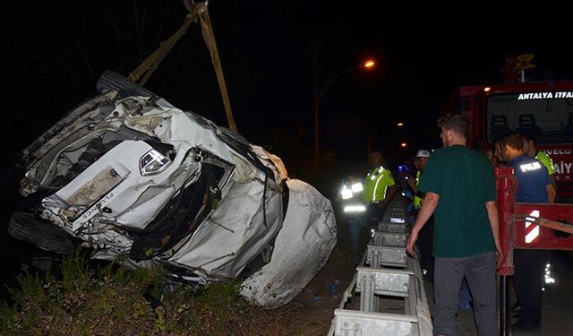Antalya’da Otomobil, Şarampole Uçtu: 2 Ölü
