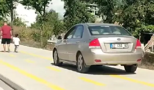 Arnavutköy'de kaldırımdan giden otomobil sürücüsüne 2 bin lira ceza