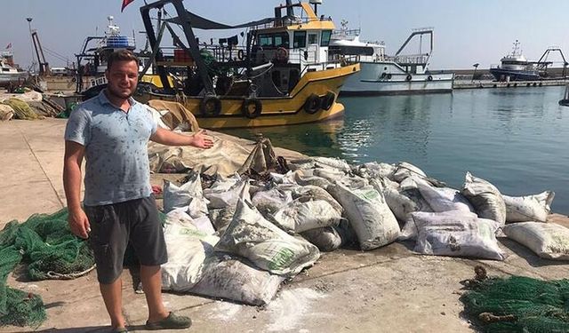 Mersin`De Balıkçıların Ağına Pirinç Dolu 65 Çuval Takıldı