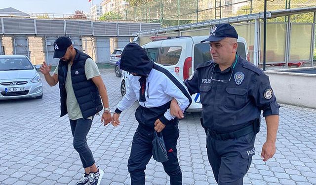 Balkondan Girdikleri Evde Hırsızlık Yapan 2 Şüpheli Yakalandı