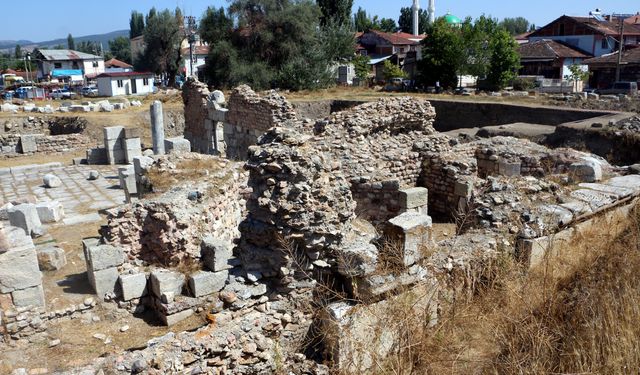 Sebastapolis Antik Kenti Kazılarında 2 Bin Yıllık Roma Yolu Bulundu