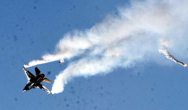 Son Gününde Olan TEKNOFEST'te F-16 Savaş Uçağı Ve Helikopterle Gösteriler Devam Ediyor