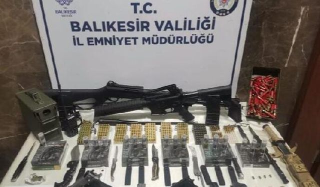 Bandırma'da Yapılan Operasyonda Çok Sayıda Silah ve Mühimmat Ele Geçirildi