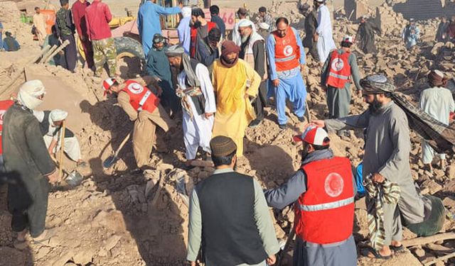 Afganistan’da 6.4 Büyüklüğünde Deprem Meydana Geldi