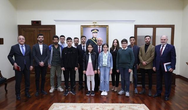 Bakan Güler, Gençlerle Buluştu