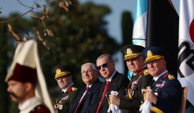 Boğazdan Geçen 100 Gemi Cumhurbaşkanı Erdoğan'a Çimariva Selamında Bulundu