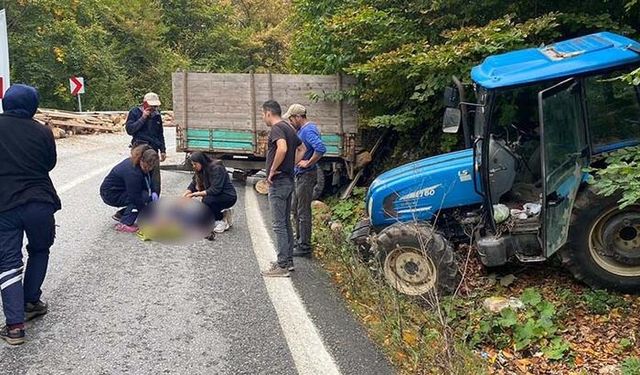 Odun Yüklü Traktör, Şarampole Düştü; Sürücü Yaralı, Eşi Öldü