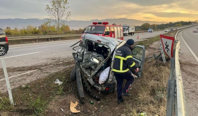Erbaa’da Hafif Ticari Araç İle Kamyonet Çarpıştı; 2 Yaralı