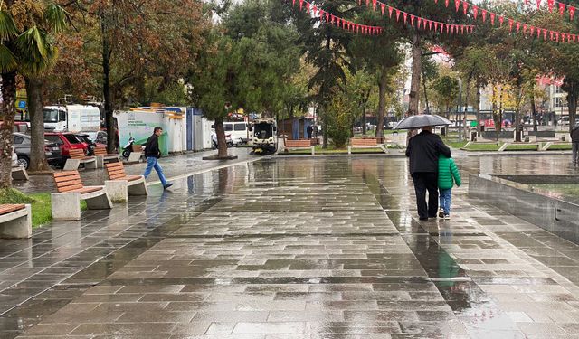 Erbaa Güne Yağmurlu Başladı